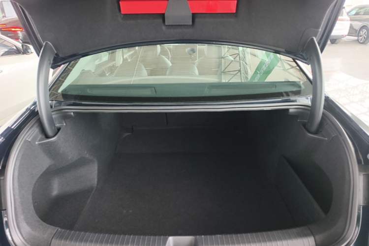 Used Volkswagen Magotan 2024 380TSI DSG Ultimate Edition Trunk