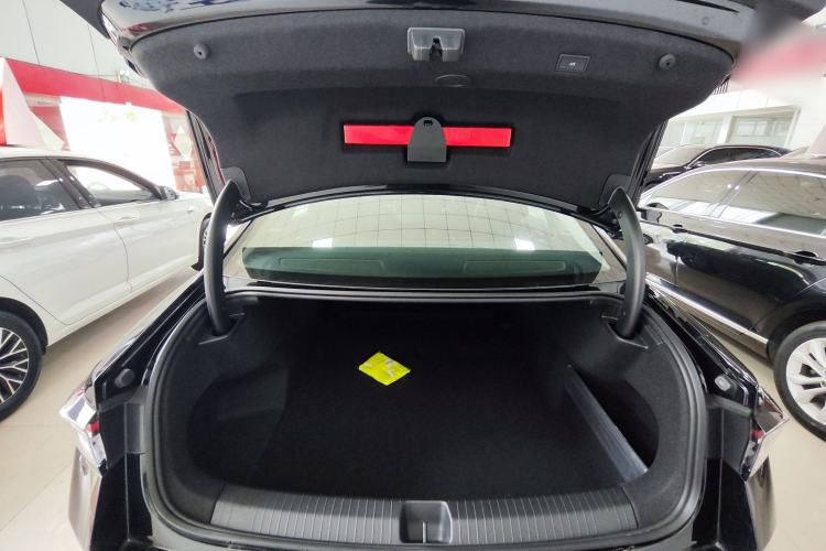 Used Volkswagen Magotan 2024 380TSI DSG Prestige Edition DaMai Package Trunk