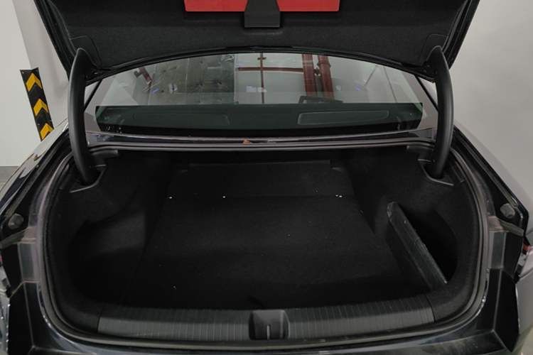 Used Volkswagen Magotan 2024 380TSI DSG Ultimate Edition Trunk