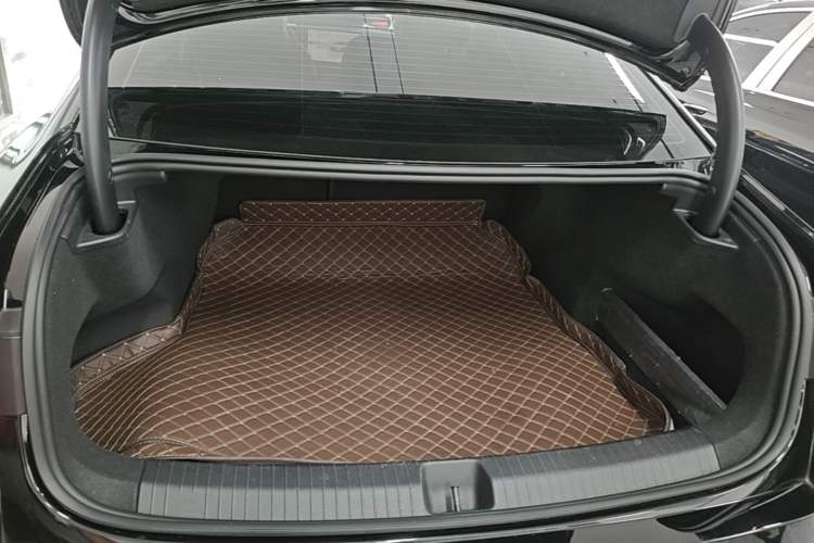 Used Volkswagen Magotan 2024 380TSI DSG Prestige Edition Trunk