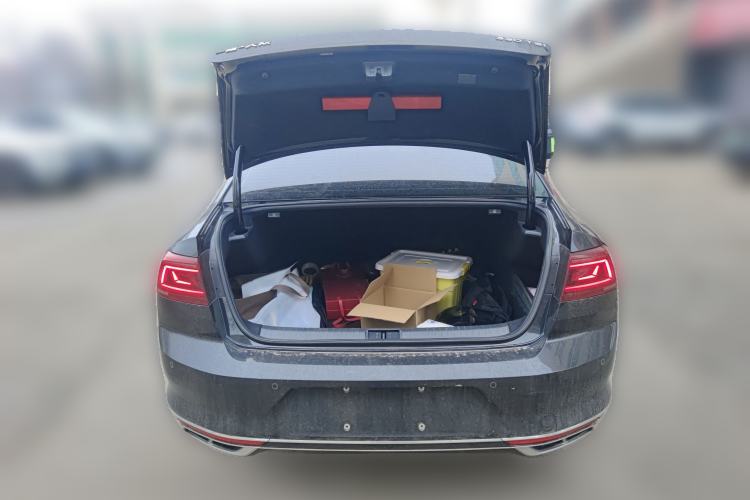 Used Volkswagen Magotan 2024 2 Million Units Zhongxiang Version 330TSI DSG Luxury Edition Trunk