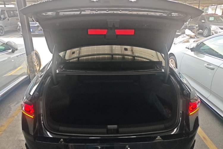 Used Volkswagen Magotan 2024 380TSI DSG Prestige Edition DaMai Package Trunk
