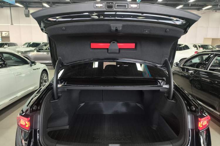 Used Volkswagen Magotan 2024 380TSI DSG Prestige Edition DaMai Package Trunk
