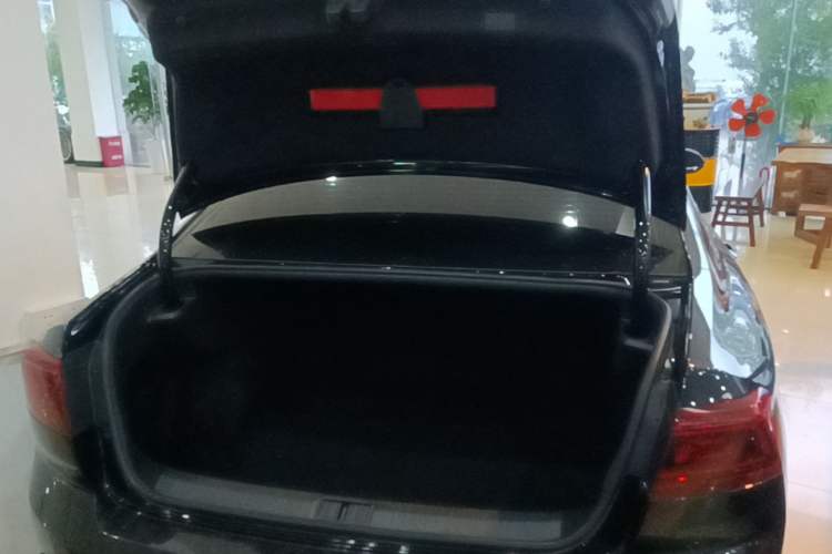 Used Volkswagen Magotan 2024 2 Million Units of Zhongxiang Version 280TSI DSG Comfort Edition Trunk