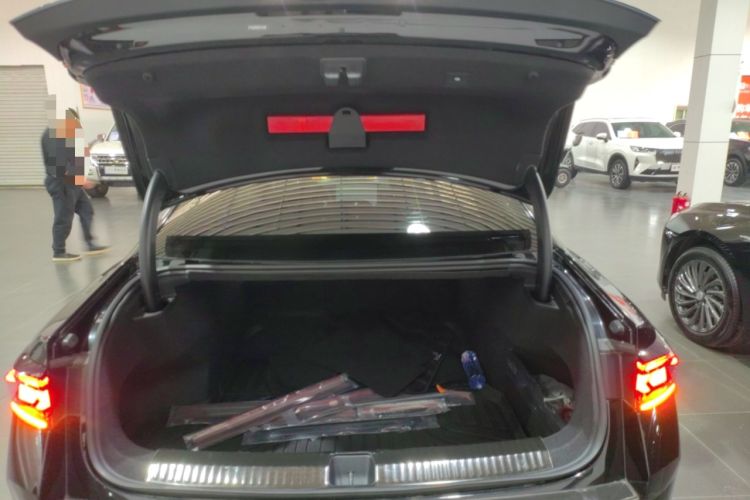 Used Volkswagen Magotan 2024 380TSI DSG Prestige Edition DaMai Package Trunk