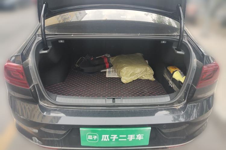 Used Volkswagen Magotan 2024 2 Million Units Zhongxiang Version 330TSI DSG Luxury Edition Trunk