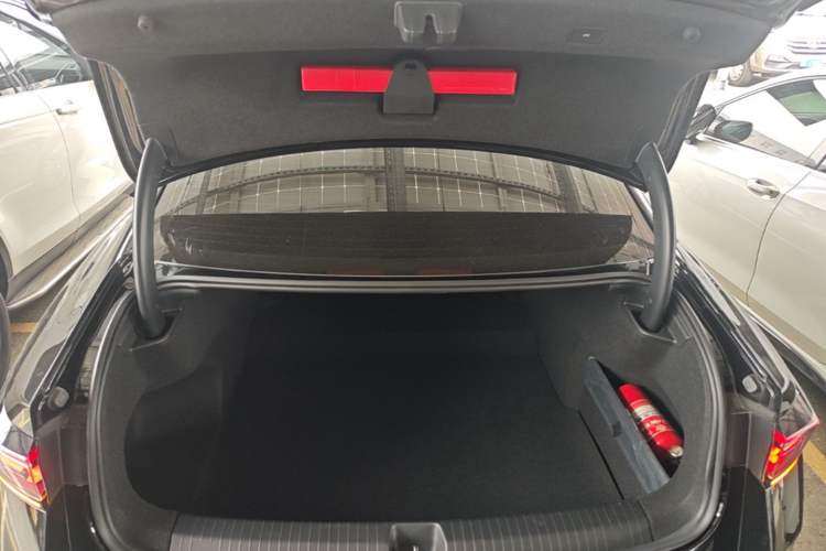 Used Volkswagen Magotan 2024 380TSI DSG Prestige Edition DaMai Package Trunk