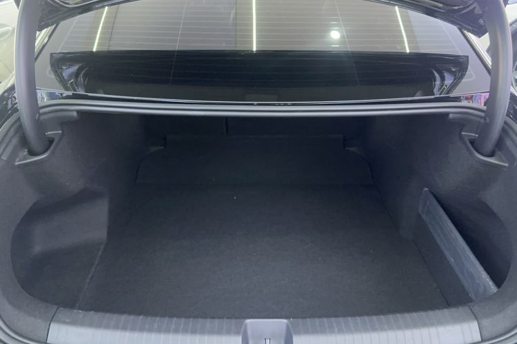 Used Volkswagen Magotan 2024 300TSI DSG Prestige Edition—A Real Eye-Catcher Trunk