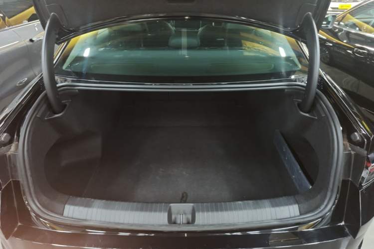 Used Volkswagen Magotan 2024 380TSI DSG Prestige Edition DaMai Package Trunk