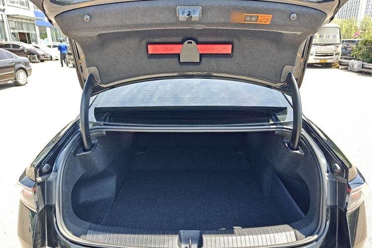 Used Volkswagen Magotan 2024 300TSI DSG Prestige Edition—A Real Eye-Catcher Trunk