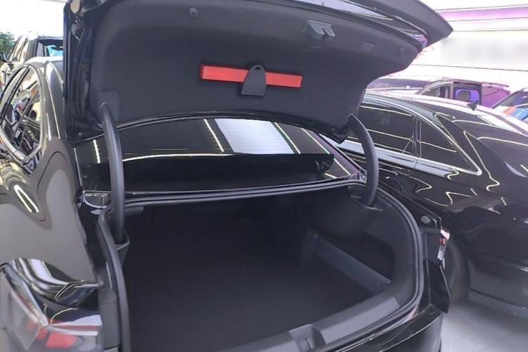 Used Volkswagen Magotan 2024 300TSI DSG Prestige Edition—A Real Eye-Catcher Trunk