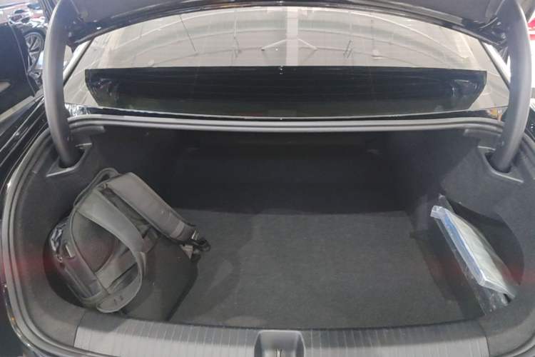 Used Volkswagen Magotan 2024 380TSI DSG Prestige Edition DaMai Package Trunk