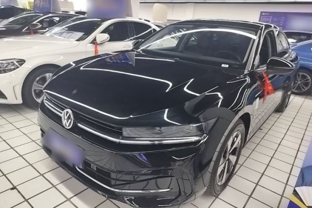 Used Volkswagen Magotan 2024 300TSI DSG Prestige Edition—A Real Eye-Catcher