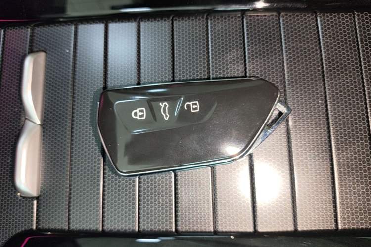 Used Volkswagen Magotan 2024 380TSI DSG Prestige Edition DaMai Package Vehicle Key