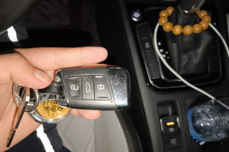 Used Volkswagen Magotan 2024 2 Million Units Zhongxiang Version 330TSI DSG Luxury Edition Vehicle Key