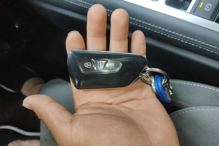Used Volkswagen Magotan 2024 300TSI DSG Prestige Edition—A Real Eye-Catcher Vehicle Key