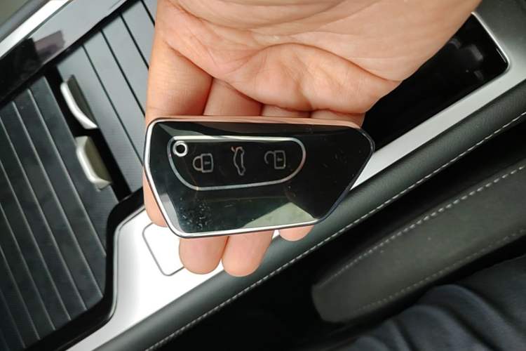 Used Volkswagen Magotan 2024 300TSI DSG Prestige Edition—A Real Eye-Catcher Vehicle Key