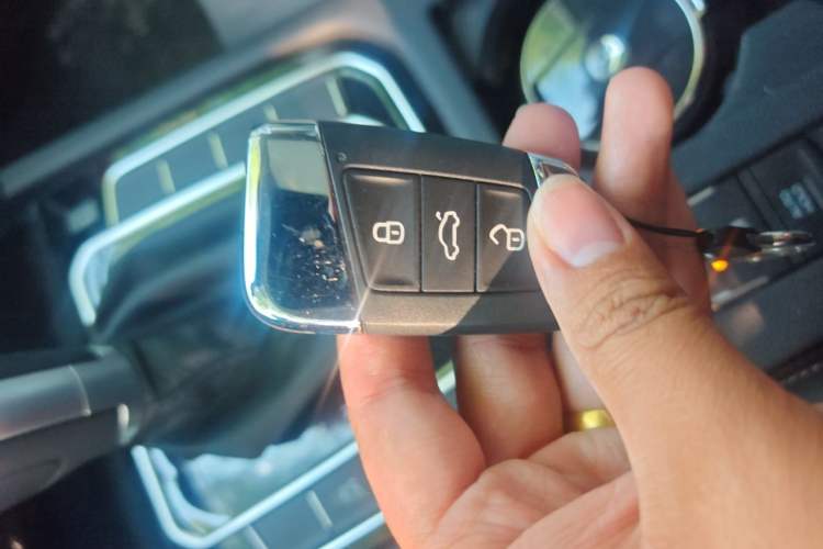 Used Volkswagen Magotan 2024 2 Million Units Zhongxiang Version 330TSI DSG Luxury Edition Vehicle Key