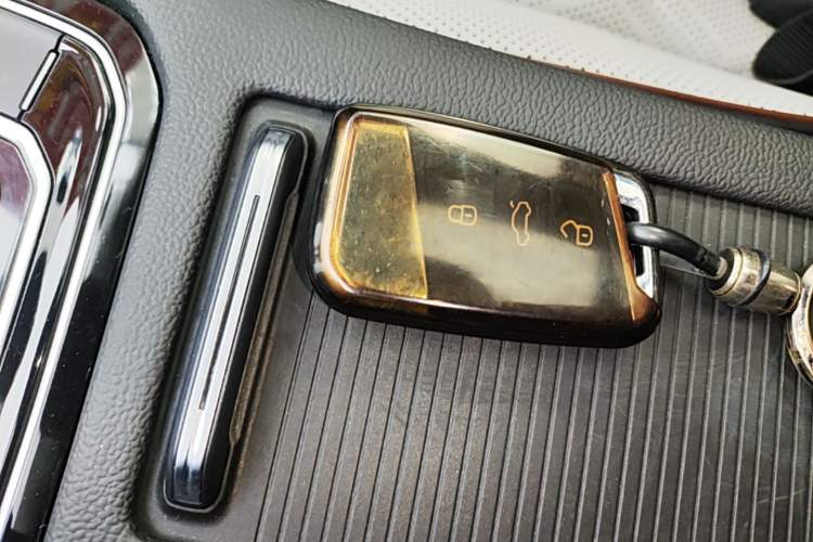 Used Volkswagen Magotan 2024 2 Million Units Zhongxiang Version 330TSI DSG Luxury Edition Vehicle Key