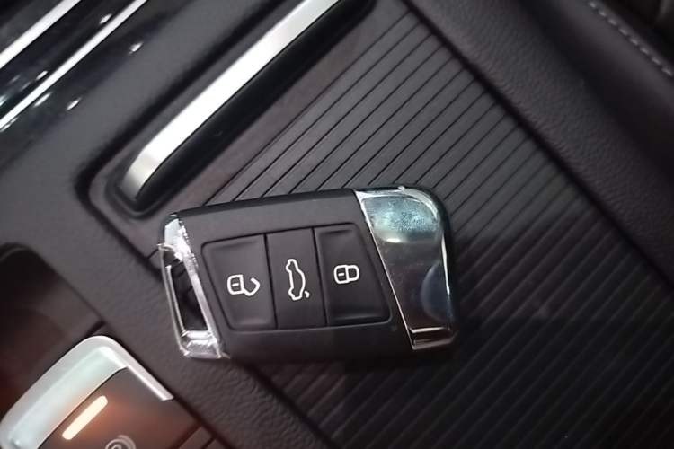 Used Volkswagen Magotan 2024 2 Million Units of Zhongxiang Version 280TSI DSG Comfort Edition Vehicle Key
