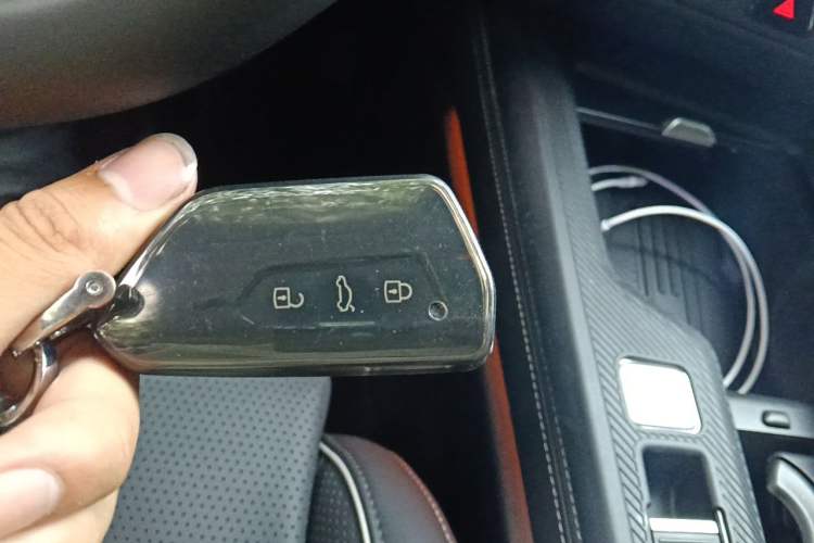 Used Volkswagen Magotan 2024 380TSI DSG Prestige Edition DaMai Package Vehicle Key