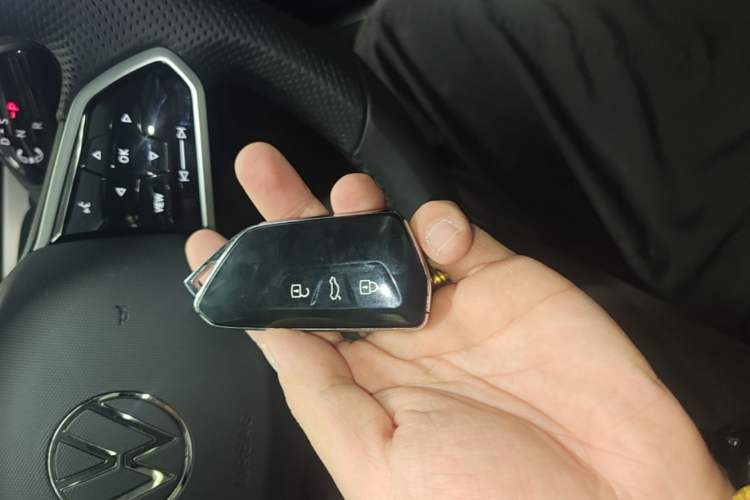 Used Volkswagen Magotan 2024 300TSI DSG Prestige Edition—A Real Eye-Catcher Vehicle Key
