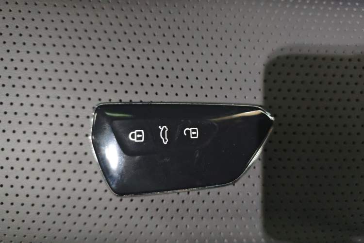 Used Volkswagen Magotan 2024 380TSI DSG Prestige Edition DaMai Package Vehicle Key