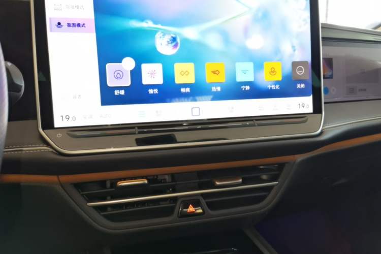 Used Volkswagen Magotan 2024 380TSI DSG Ultimate Edition Audio And AC Panel