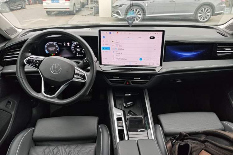 Used Volkswagen Magotan 2024 380TSI DSG Ultimate Edition Center Console