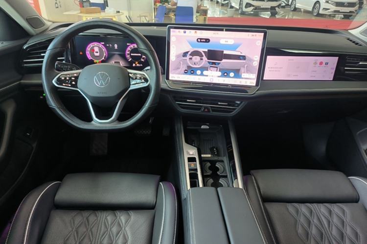 Used Volkswagen Magotan 2024 380TSI DSG Ultimate Edition Center Console