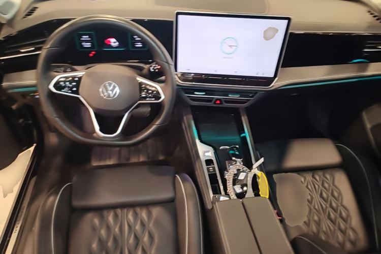 Used Volkswagen Magotan 2024 380TSI DSG Ultimate Edition Center Console