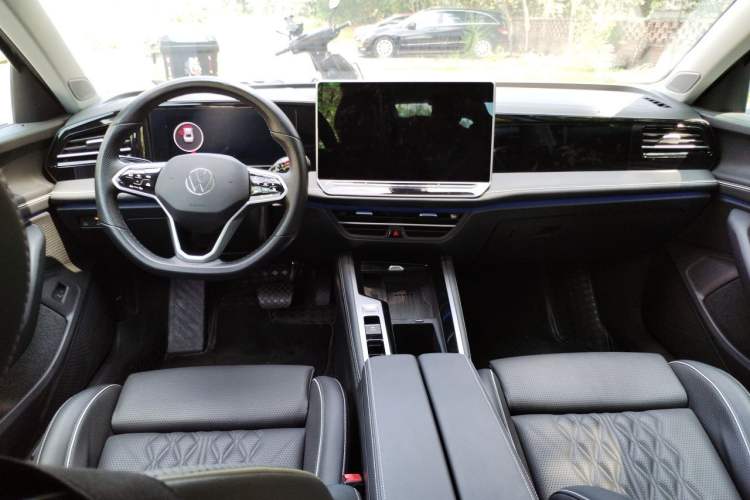 Used Volkswagen Magotan 2024 380TSI DSG Ultimate Edition Center Console