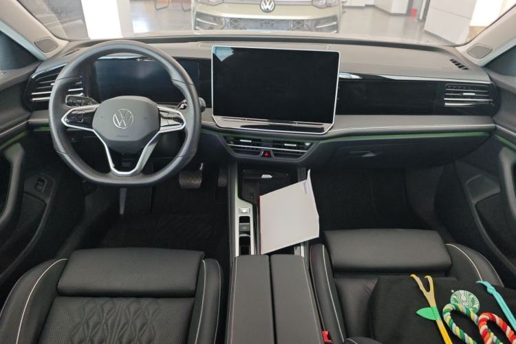 Used Volkswagen Magotan 2024 380TSI DSG Ultimate Edition Center Console
