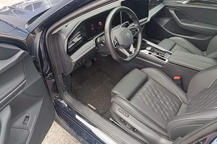 Used Volkswagen Magotan 2024 380TSI DSG Ultimate Edition Driver Seat