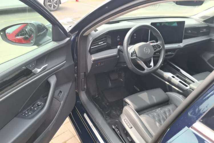 Used Volkswagen Magotan 2024 380TSI DSG Ultimate Edition Driver Seat