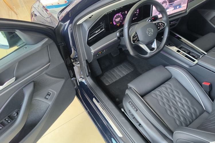 Used Volkswagen Magotan 2024 380TSI DSG Ultimate Edition Driver Seat