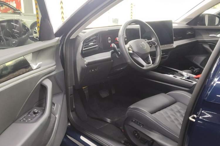 Used Volkswagen Magotan 2024 380TSI DSG Ultimate Edition Driver Seat