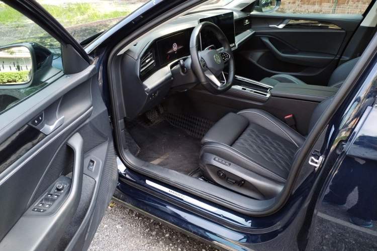 Used Volkswagen Magotan 2024 380TSI DSG Ultimate Edition Driver Seat