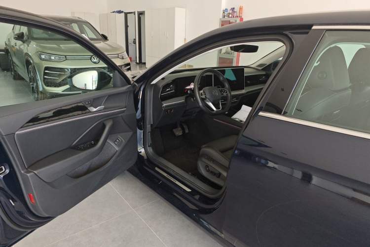 Used Volkswagen Magotan 2024 380TSI DSG Ultimate Edition Driver Seat