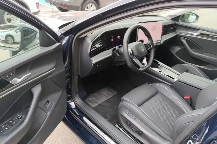 Used Volkswagen Magotan 2024 380TSI DSG Ultimate Edition Driver Seat