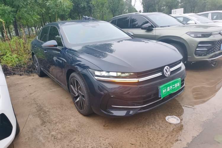 Used Volkswagen Magotan 2024 380TSI DSG Ultimate Edition Front Right 45 Deg