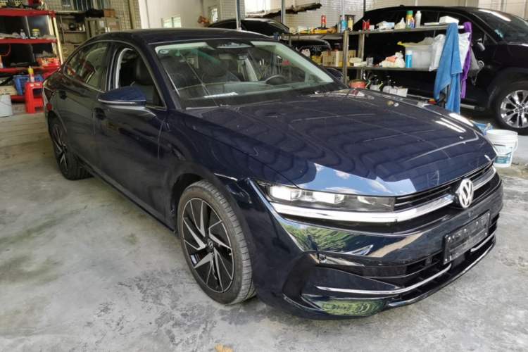 Used Volkswagen Magotan 2024 380TSI DSG Ultimate Edition Front Right 45 Deg