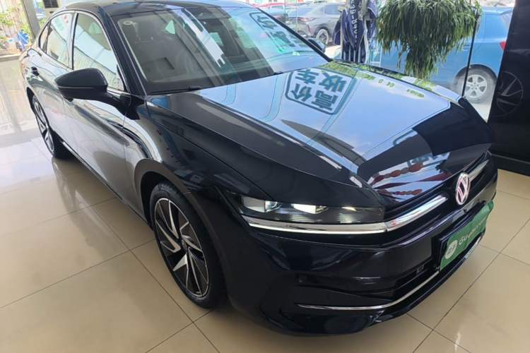 Used Volkswagen Magotan 2024 380TSI DSG Ultimate Edition Front Right 45 Deg