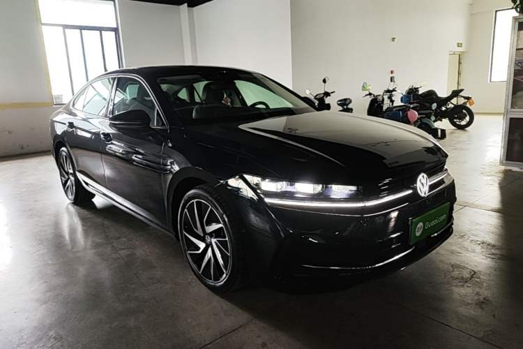Used Volkswagen Magotan 2024 380TSI DSG Ultimate Edition Front Right 45 Deg