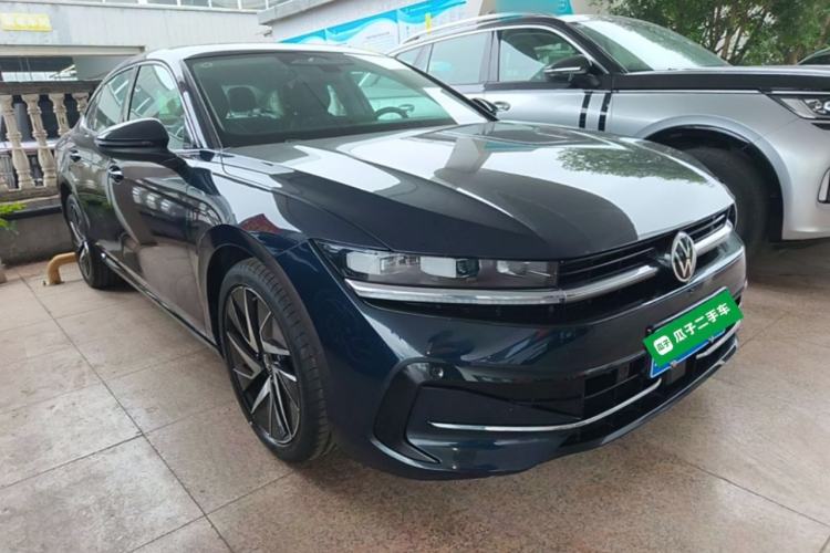 Used Volkswagen Magotan 2024 380TSI DSG Ultimate Edition Front Right 45 Deg