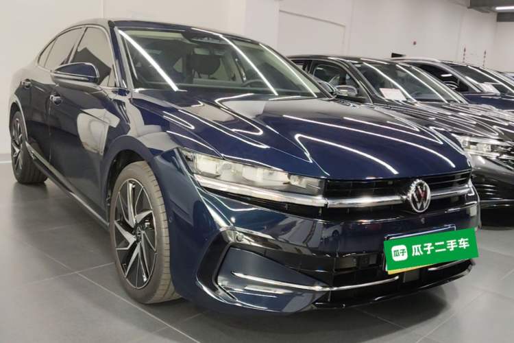 Used Volkswagen Magotan 2024 380TSI DSG Ultimate Edition Front Right 45 Deg