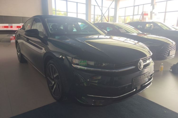 Used Volkswagen Magotan 2024 380TSI DSG Ultimate Edition Front Right 45 Deg