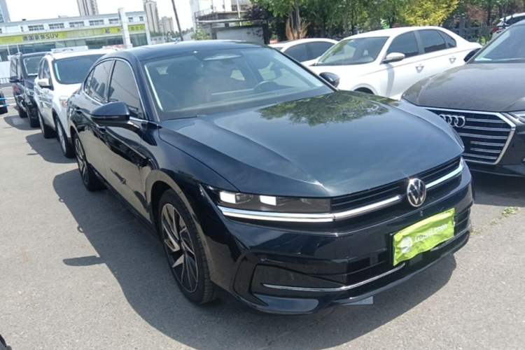 Used Volkswagen Magotan 2024 380TSI DSG Ultimate Edition Front Right 45 Deg