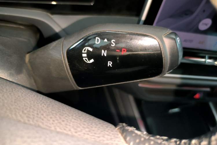 Used Volkswagen Magotan 2024 380TSI DSG Ultimate Edition Gear Lever