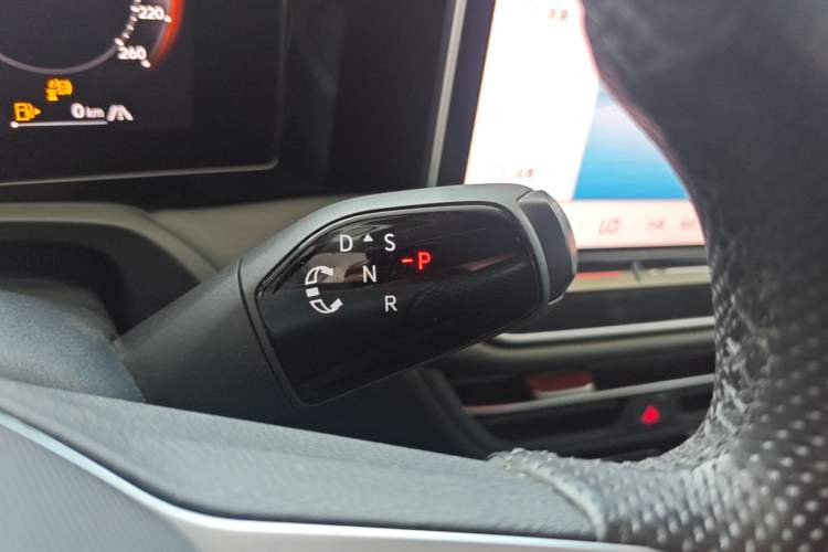 Used Volkswagen Magotan 2024 380TSI DSG Ultimate Edition Gear Lever